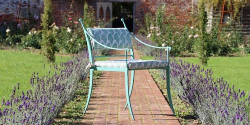 A Regency Revival : Painting Metal Garden Chairs in Verdigris