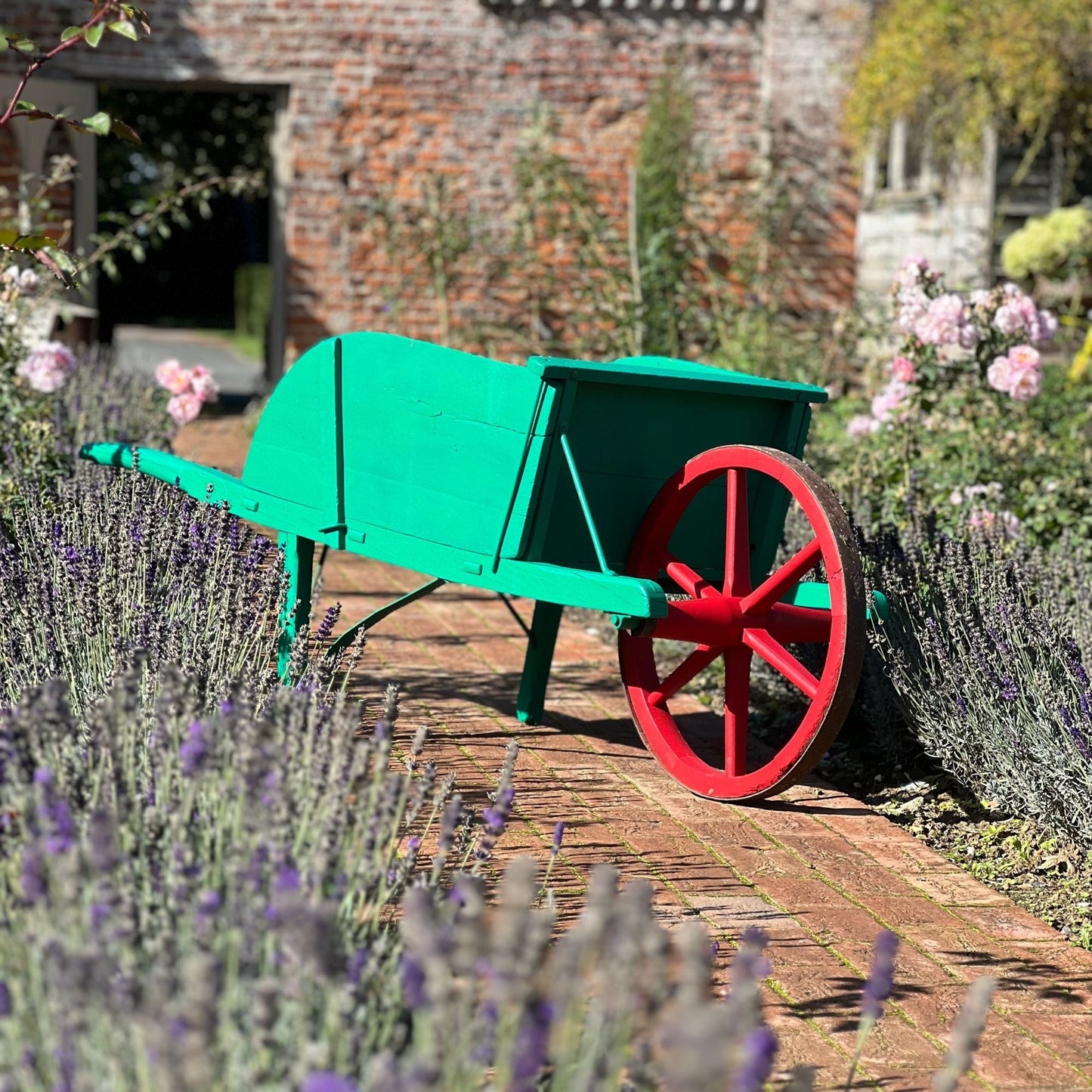 bunting green on wagon