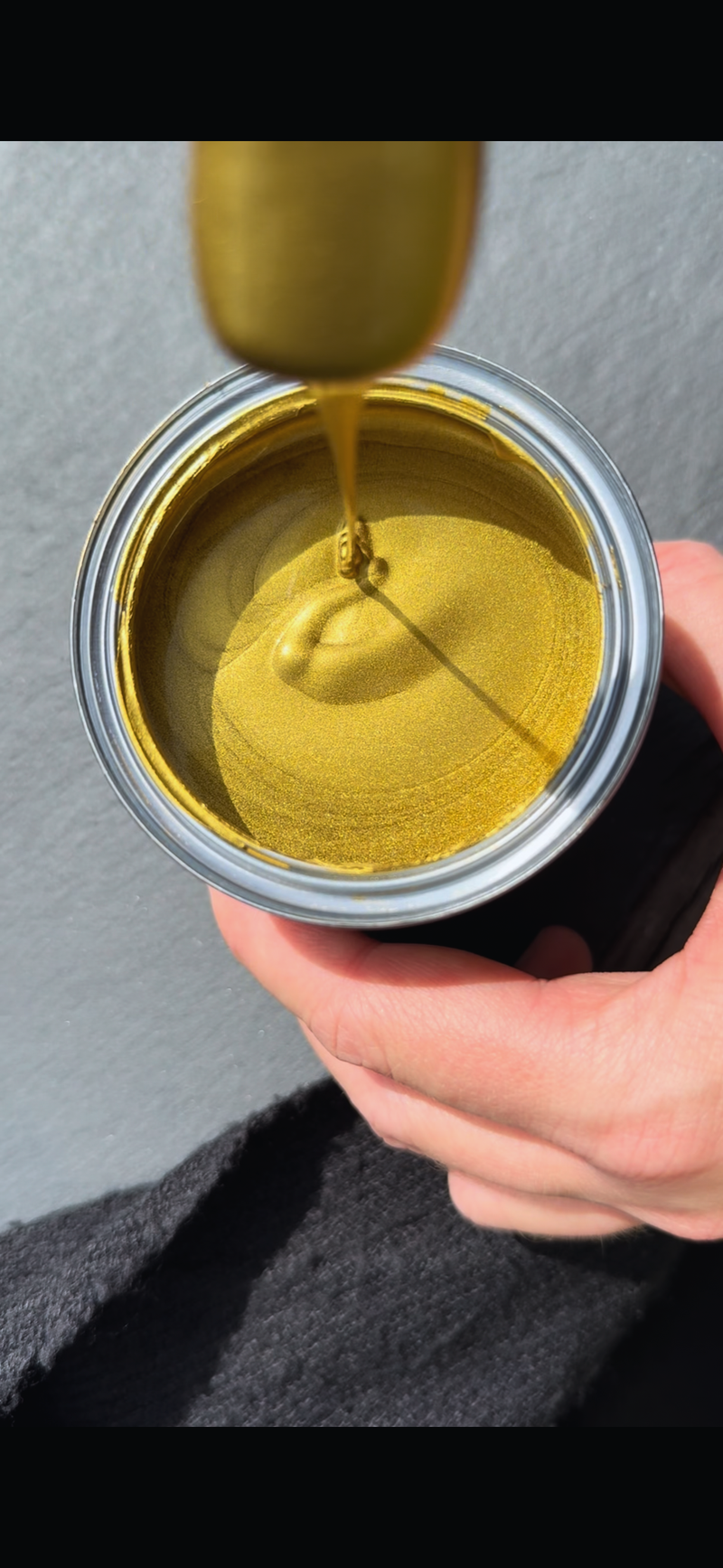 Super GILD paint being poured