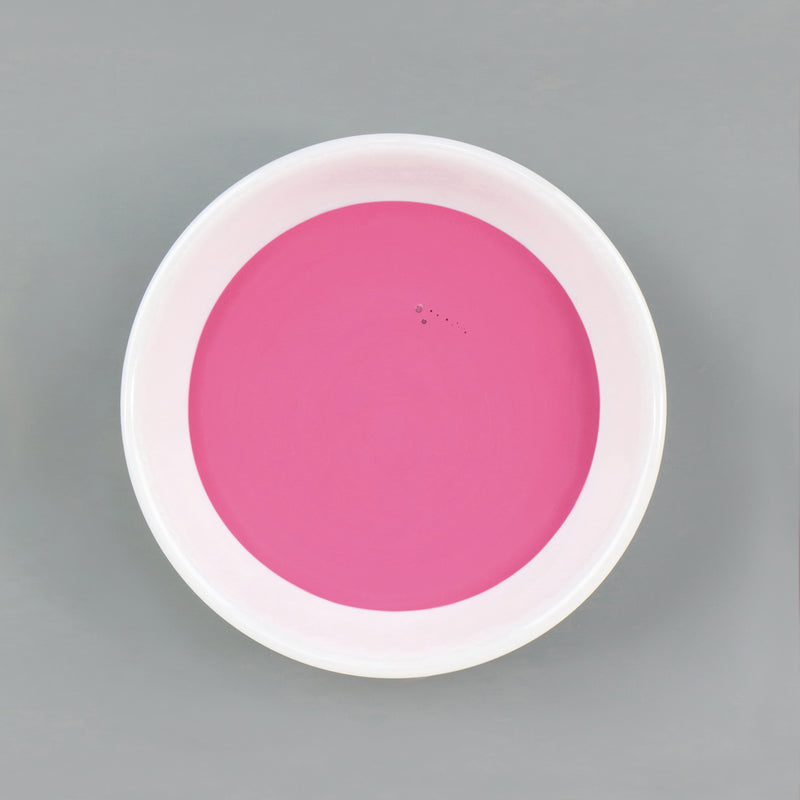 Dish with Bleo fuchsia paint poured in